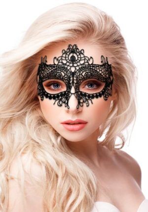 Queen black lace mask