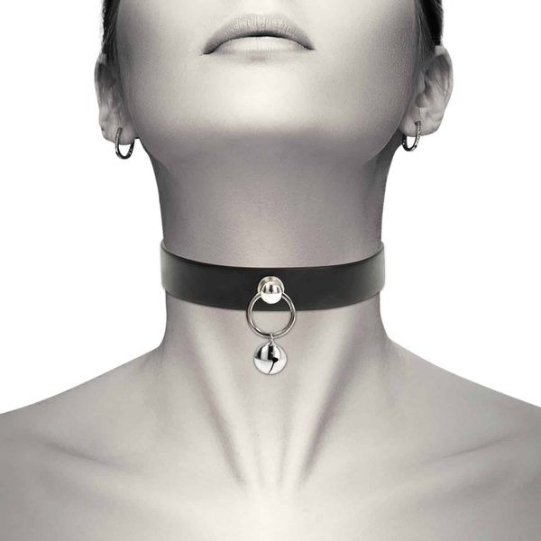 Coquette Accessories - Chic Desire Choker - Halsband i Veganskt Läder med Ring & Skallra